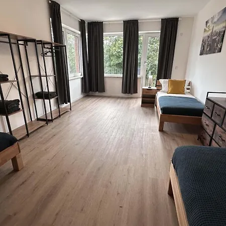 Worker - Single Beds - Free Parking - Near Duesseldorf Airport- Fair Apartmán *