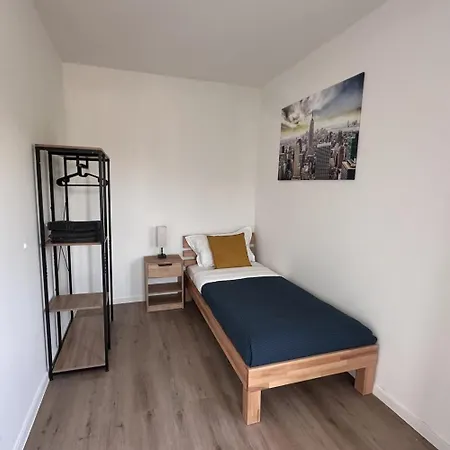 Worker - Single Beds - Free Parking - Near Duesseldorf Airport- Fair