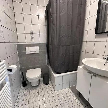 Worker - Single Beds - Free Parking - Near Duesseldorf Airport- Fair *