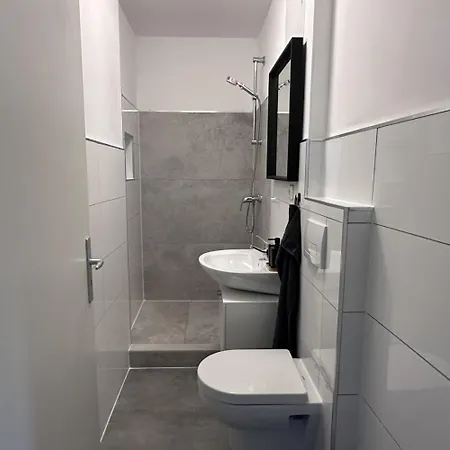 Worker - Single Beds - Free Parking - Near Duesseldorf Airport- Fair * Duisburg