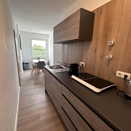 Worker - Single Beds - Free Parking - Near Duesseldorf Airport- Fair Apartmán *