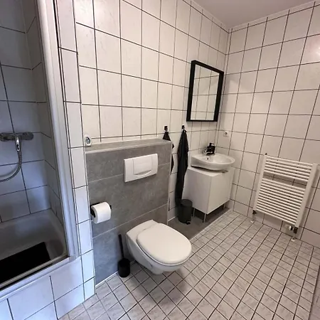 Worker - Single Beds - Free Parking - Near Duesseldorf Airport- Fair *