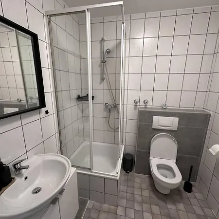 Worker - Single Beds - Free Parking - Near Duesseldorf Airport- Fair Duisburg