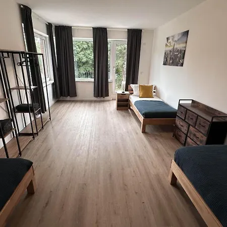 Worker - Single Beds - Free Parking - Near Duesseldorf Airport- Fair * Duisburg