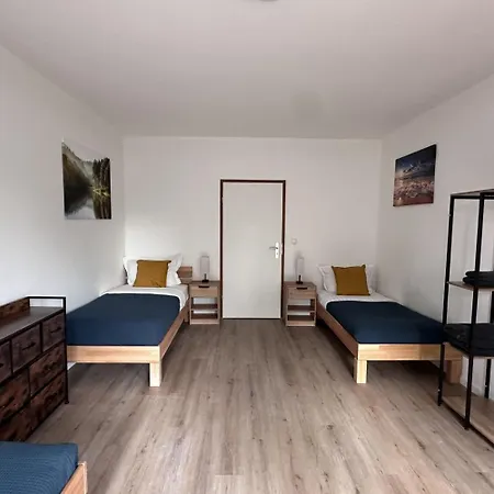 Worker - Single Beds - Free Parking - Near Duesseldorf Airport- Fair