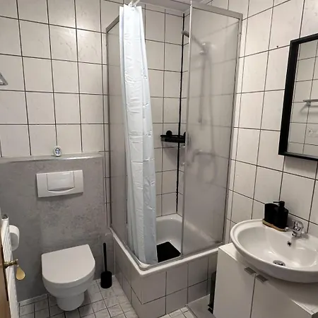 Worker - Single Beds - Free Parking - Near Duesseldorf Airport- Fair