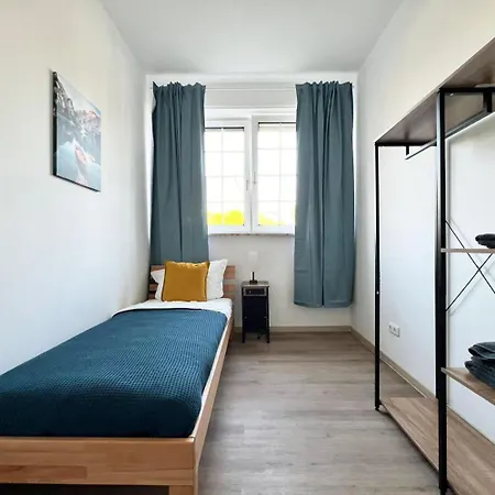 Worker - Single Beds - Free Parking - Near Duesseldorf Airport- Fair Apartmán Duisburg