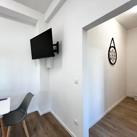Worker - Single Beds - Free Parking - Near Duesseldorf Airport- Fair