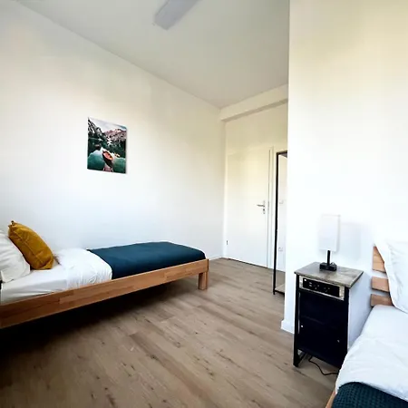 Worker - Single Beds - Free Parking - Near Duesseldorf Airport- Fair *
