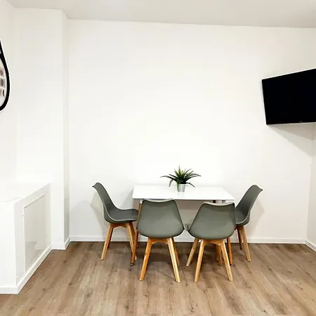 Worker - Single Beds - Free Parking - Near Duesseldorf Airport- Fair * Duisburg