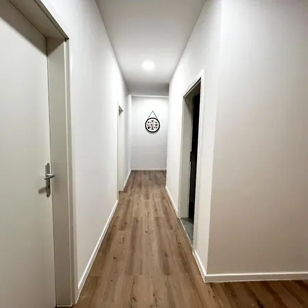 Worker - Single Beds - Free Parking - Near Duesseldorf Airport- Fair