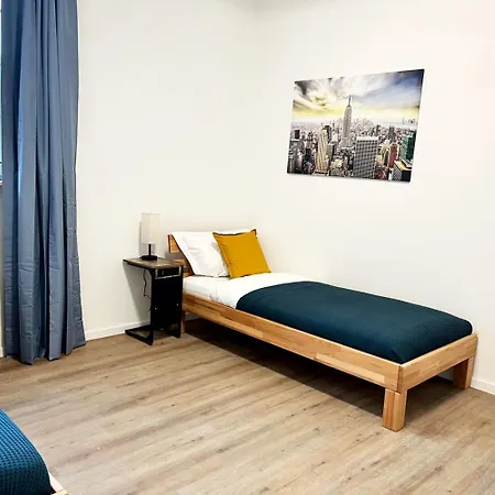 Worker - Single Beds - Free Parking - Near Duesseldorf Airport- Fair *