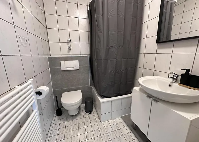 9 Min To Dus Airport & 17 Min To Dus Messe 3*