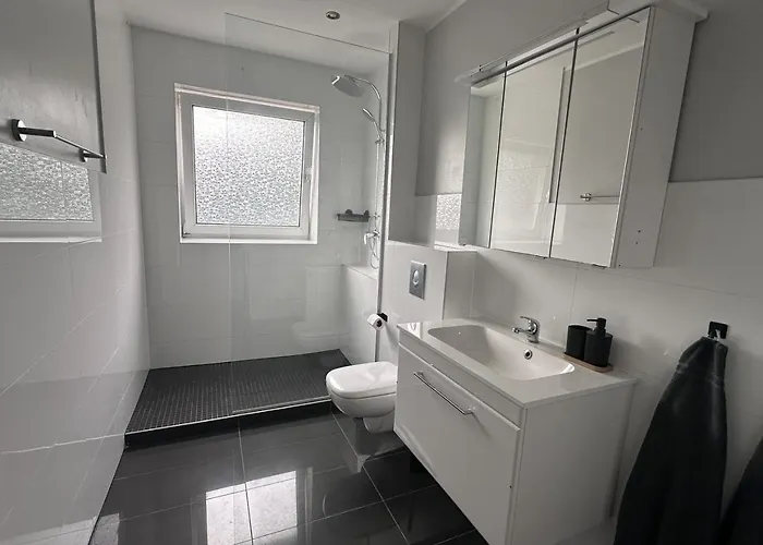 9 Min To Dus Airport & 17 Min To Dus Messe 3*