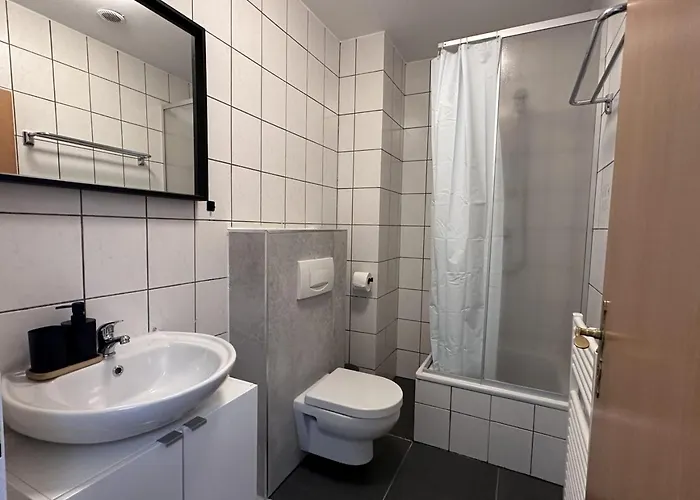 9 Min To Dus Airport & 17 Min To Dus Messe 3*